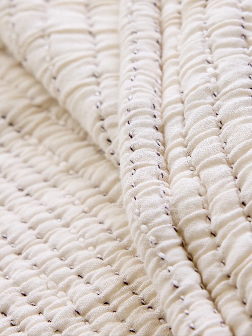 Quince Organic Cotton Channel Stitch Coverlet King Undyed - Picture 5 of 11